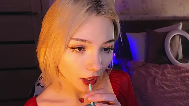 Snapshot of SandraBoyl chatting on 10, 1, 2025 SandraBoyl online show from 10, 1, 2025