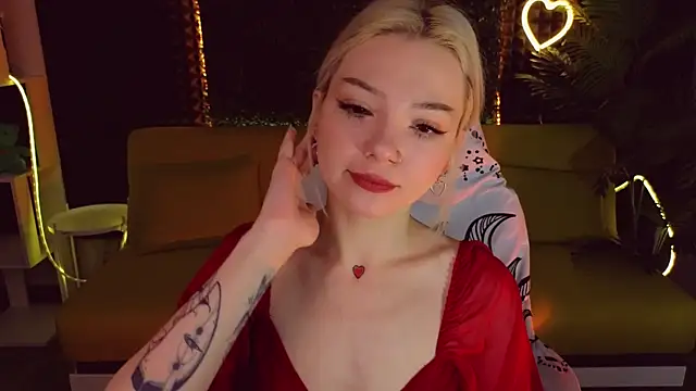 Snapshot of SandraBoyl chatting on 5, 2, 2025 SandraBoyl online show from 5, 2, 2025