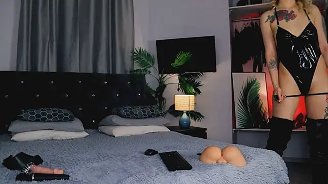 InvitingTina online show from 27, 2, 2025