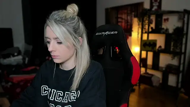 Snapshot of Lisaonthemoon chatting on 4, 1, 2025 Lisaonthemoon online show from 4, 1, 2025