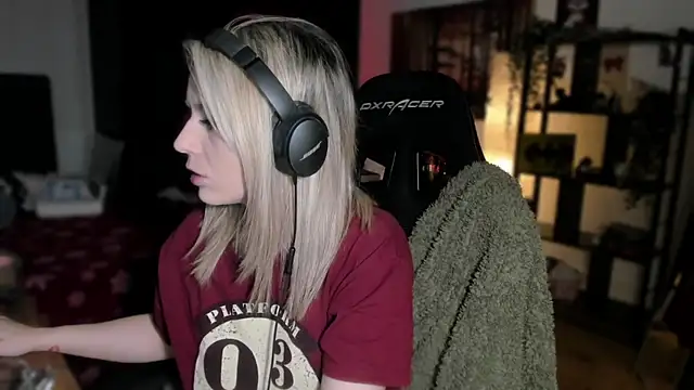 Snapshot of Lisaonthemoon chatting on 8, 1, 2025 Lisaonthemoon online show from 8, 1, 2025