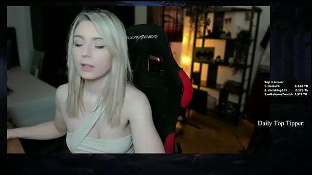 Snapshot of Lisaonthemoon chatting on 25, 1, 2025 Lisaonthemoon online show from 25, 1, 2025