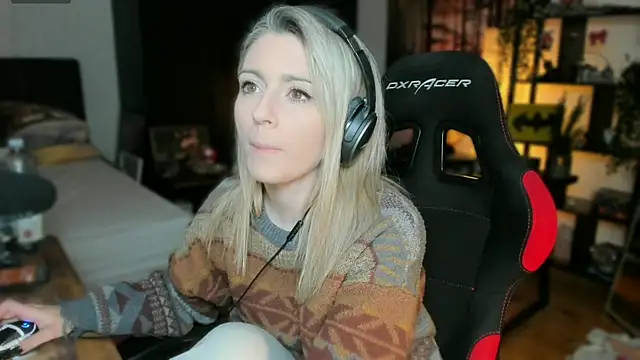 Snapshot of Lisaonthemoon chatting on 12, 2, 2025 Lisaonthemoon online show from 12, 2, 2025