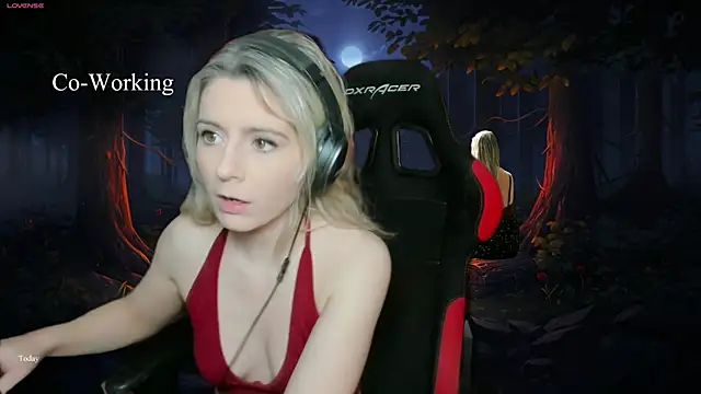 Snapshot of Lisaonthemoon chatting on 16, 2, 2025 Lisaonthemoon online show from 16, 2, 2025