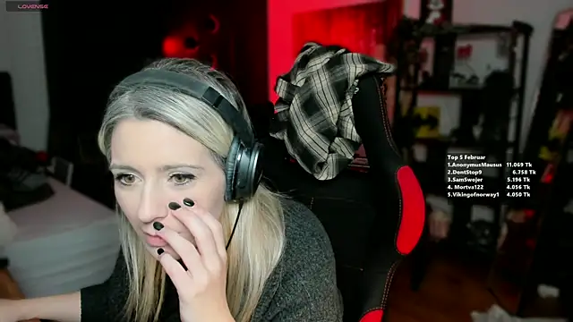 Snapshot of Lisaonthemoon chatting on 26, 2, 2025 Lisaonthemoon online show from 26, 2, 2025