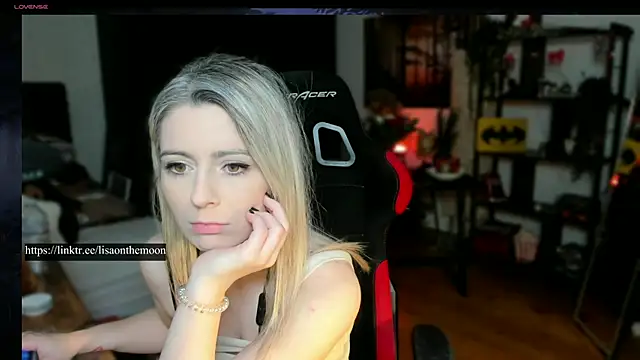 Snapshot of Lisaonthemoon chatting on 6, 3, 2025 Lisaonthemoon online show from 6, 3, 2025