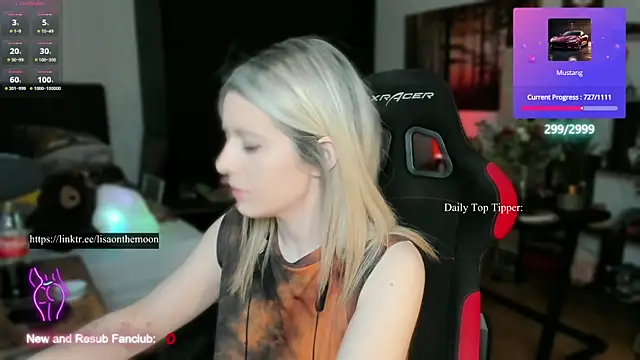 Snapshot of Lisaonthemoon chatting on 9, 3, 2025 Lisaonthemoon online show from 9, 3, 2025