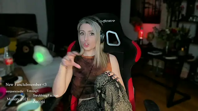 Snapshot of Lisaonthemoon chatting on 9, 3, 2025 Lisaonthemoon online show from 9, 3, 2025