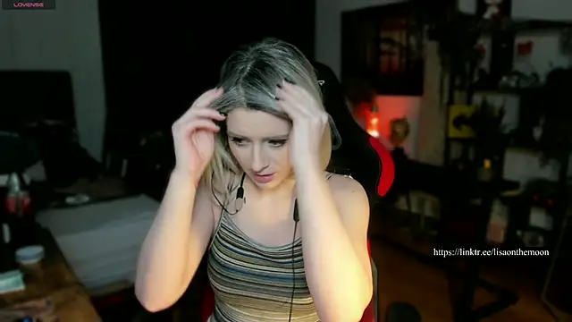 Snapshot of Lisaonthemoon chatting on 11, 3, 2025 Lisaonthemoon online show from 11, 3, 2025