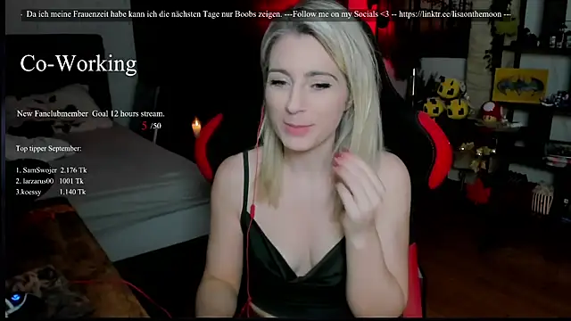 Snapshot of Lisaonthemoon chatting on 10, 9, 2025 Lisaonthemoon online show from 10, 9, 2025