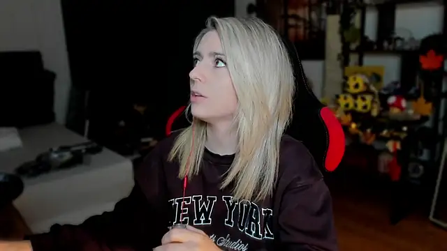 Snapshot of Lisaonthemoon chatting on 23, 9, 2025 Lisaonthemoon online show from 23, 9, 2025