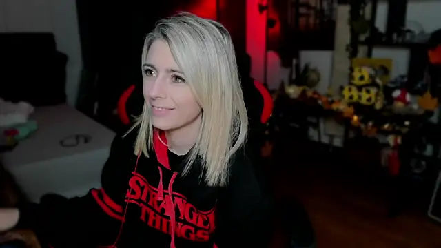 Snapshot of Lisaonthemoon chatting on 25, 9, 2025 Lisaonthemoon online show from 25, 9, 2025