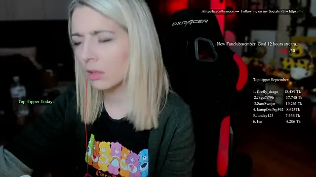 Snapshot of Lisaonthemoon chatting on 1, 10, 2025 Lisaonthemoon online show from 1, 10, 2025