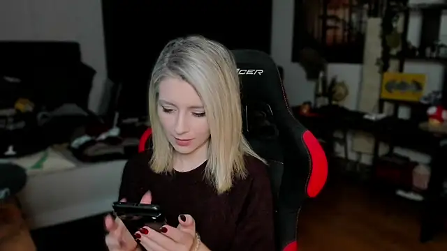 Snapshot of Lisaonthemoon chatting on 15, 10, 2025 Lisaonthemoon online show from 15, 10, 2025