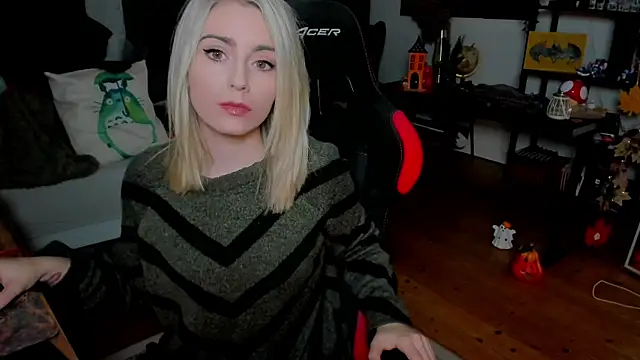 Snapshot of Lisaonthemoon chatting on 22, 10, 2025 Lisaonthemoon online show from 22, 10, 2025