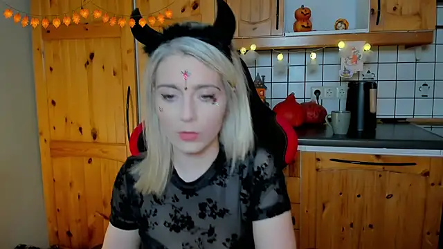 Snapshot of Lisaonthemoon chatting on 26, 10, 2025 Lisaonthemoon online show from 26, 10, 2025