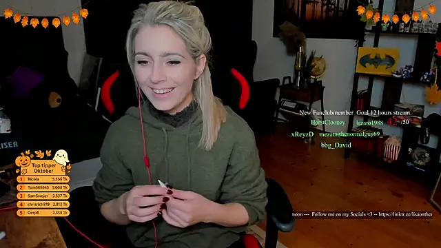 Snapshot of Lisaonthemoon chatting on 30, 10, 2025 Lisaonthemoon online show from 30, 10, 2025