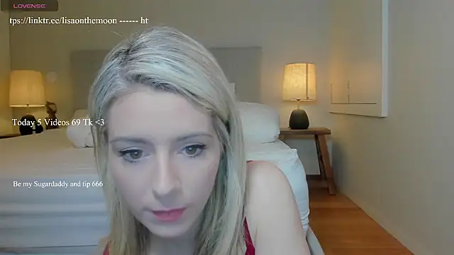 Snapshot of Lisaonthemoon chatting on 15, 11, 2025 Lisaonthemoon online show from 15, 11, 2025