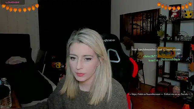 Snapshot of Lisaonthemoon chatting on 22, 11, 2025 Lisaonthemoon online show from 22, 11, 2025