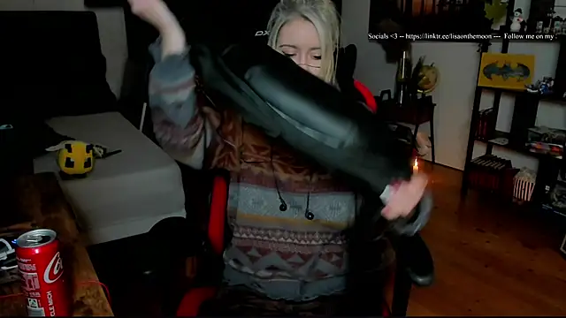 Snapshot of Lisaonthemoon chatting on 27, 11, 2025 Lisaonthemoon online show from 27, 11, 2025