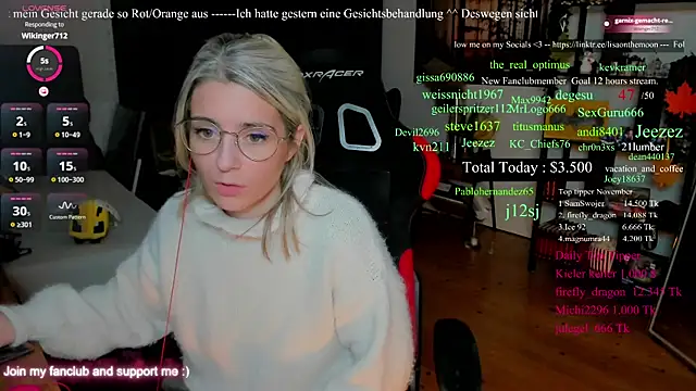 Snapshot of Lisaonthemoon chatting on 30, 11, 2025 Lisaonthemoon online show from 30, 11, 2025