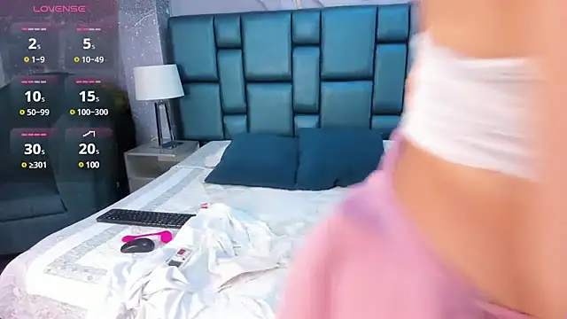 Nahomi Wild online show from 6, 12, 2024