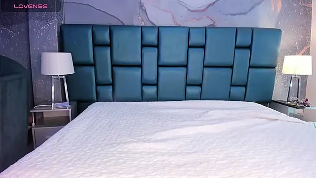 Nahomi Wild online show from 12, 1, 2025