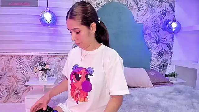 Snapshot of bellaa_becca chatting on 6, 2, 2025 bellaa becca online show from 6, 2, 2025