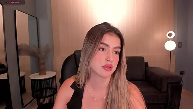 PaulinaSantos  online show from 11, 3, 2025