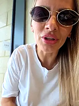 Snapshot of SweetMonicaUK chatting on 2, 10, 2025 SweetMonicaUK online show from 2, 10, 2025