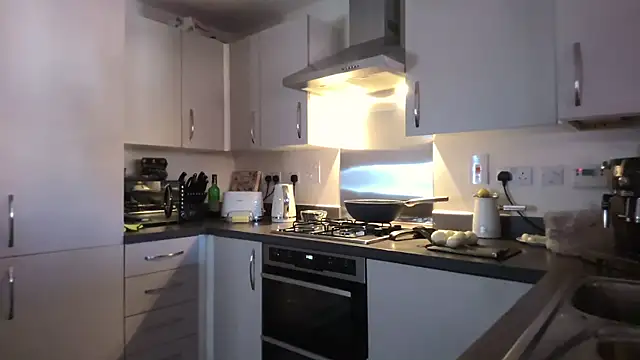 SweetMonicaUK online show from 13, 11, 2025