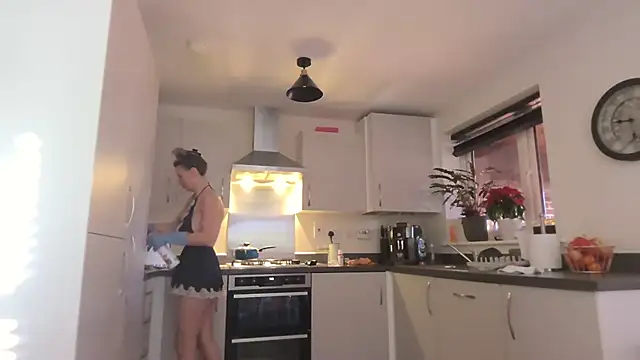 SweetMonicaUK online show from 21, 11, 2025