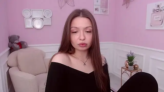 LucySkilar online show from 5, 12, 2024