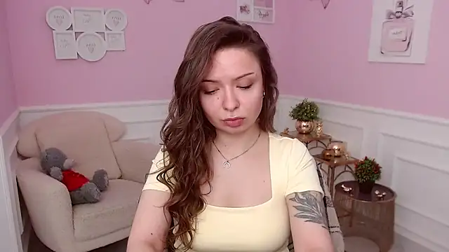 LucySkilar online show from 2, 4, 2026