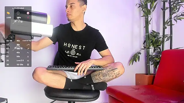 Snapshot of Maximo__ chatting on 1, 3, 2025 Maximo online show from 1, 3, 2025