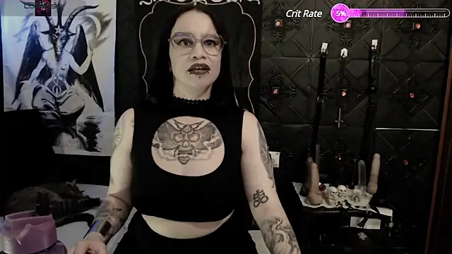 Snapshot of Evil_Queen_666 chatting on 4, 12, 2024 Evil Queen 666 online show from 4, 12, 2024