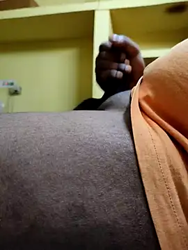 Snapshot of Brown_Munda047 chatting on 3, 10, 2025 Brown Munda047 online show from 3, 10, 2025