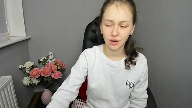 Snapshot of AfinaCutie chatting on 14, 12, 2024 AfinaCutie online show from 14, 12, 2024