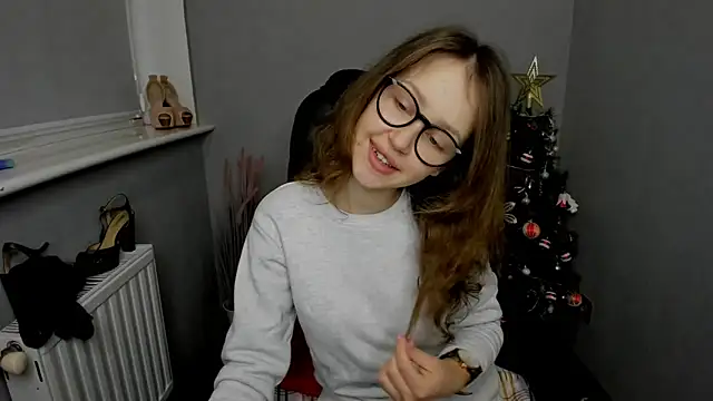 Snapshot of AfinaCutie chatting on 2, 1, 2025 AfinaCutie online show from 2, 1, 2025