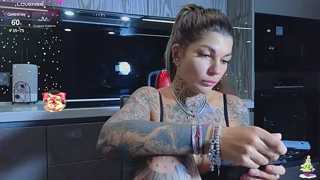 Snapshot of tattooedBabyy chatting on 2, 1, 2025 tattooedBabyy online show from 2, 1, 2025