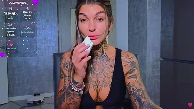 Snapshot of tattooedBabyy chatting on 4, 2, 2025 tattooedBabyy online show from 4, 2, 2025