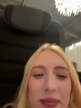 Snapshot of Crayzy_Luv chatting on 1, 11, 2025 Crayzy Luv online show from 1, 11, 2025