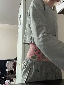 Snapshot of Crayzy_Luv chatting on 16, 2, 2026 Crayzy Luv online show from 16, 2, 2026