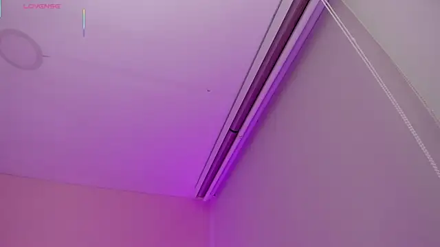 Snapshot of Oriana_Guzman chatting on 4, 3, 2026 Oriana Guzman online show from 4, 3, 2026