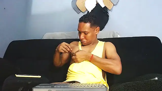 Grandeygruesa1 online show from 5, 12, 2025