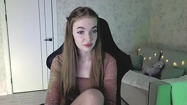 Snapshot of LissaCain chatting on 17, 5, 2026 LissaCain online show from 17, 5, 2026