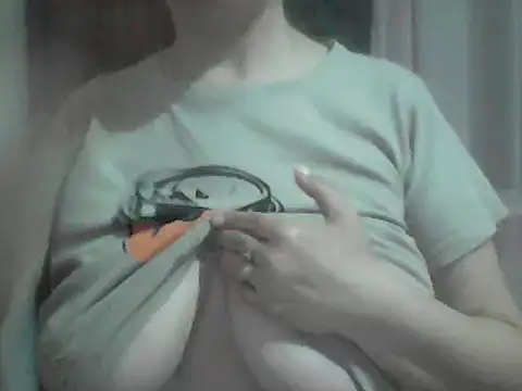Snapshot of AnaXBerry chatting on 19, 5, 2026 AnaXBerry online show from 19, 5, 2026
