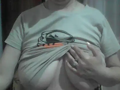 Snapshot of AnaXBerry chatting on 25, 5, 2026 AnaXBerry online show from 25, 5, 2026
