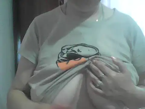 Snapshot of AnaXBerry chatting on 9, 6, 2026 AnaXBerry online show from 9, 6, 2026