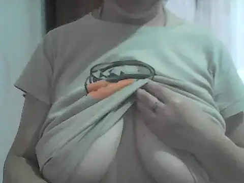 Snapshot of AnaXBerry chatting on 21, 7, 2026 AnaXBerry online show from 21, 7, 2026